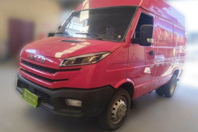 Iveco Daily 2023 2.8T V35 Van Short Wheelbase Mid-Roof Design Dual Tires Side-Swing Doors 2-3 Seater usata