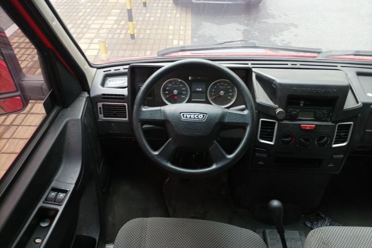 Used Iveco Daily 2023 2.5T A35M1 Short Wheelbase Mid-Roof Dual Tire Side-Sliding Doors 5–9 Seats Steering Wheel