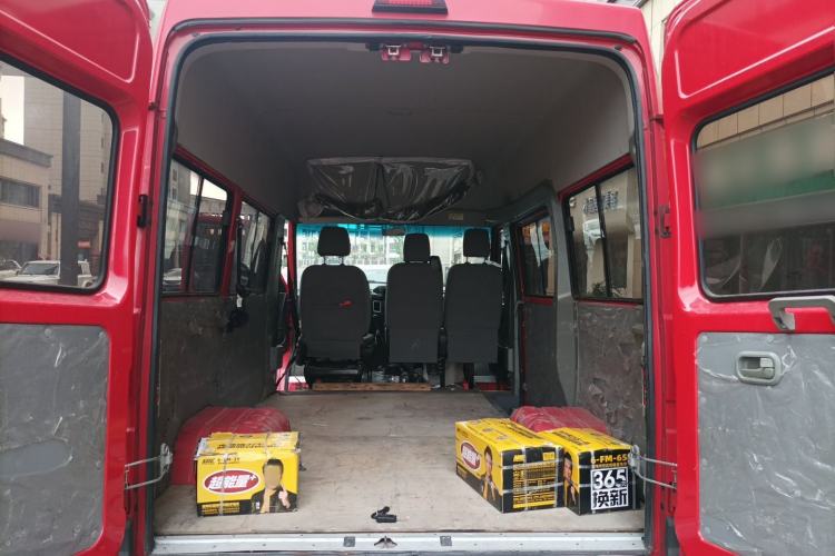 Used Iveco Daily 2023 2.5T A35M1 Short Wheelbase Mid-Roof Dual Tire Side-Sliding Doors 5–9 Seats Trunk