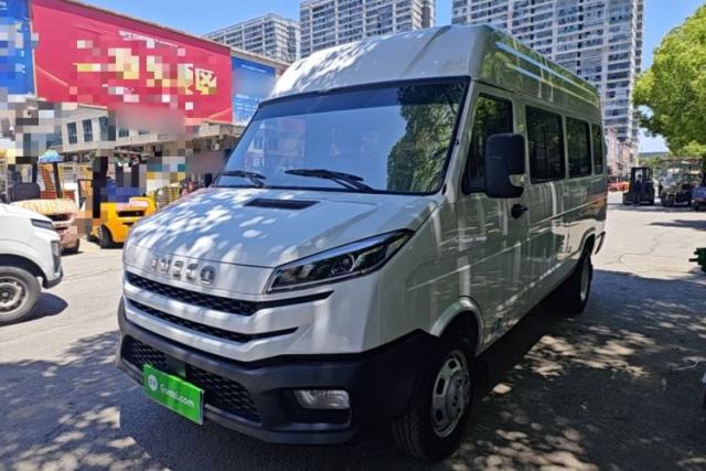 Used Iveco Daily 2023 2.5T A37M1 Long Wheelbase Mid-Roof Dual-Tire Side-Sliding Doors 5-9 Seats