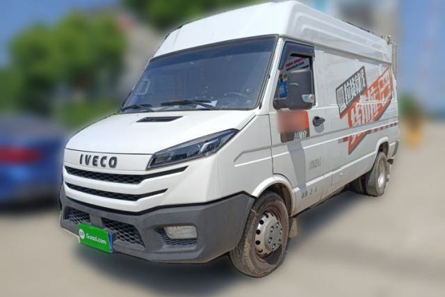 Used Iveco Daily 2023 2.8T V37 Van Long Wheelbase Mid-Roof Dual Tires Manual Doors 2-3 Seater