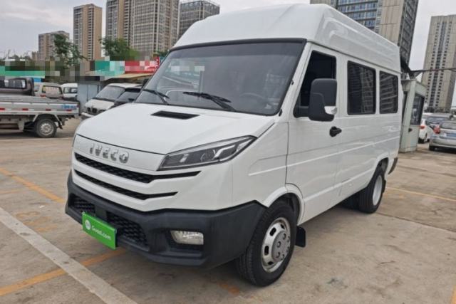 Used Iveco Daily 2023 2.5T A35M1 Short Wheelbase Mid-Roof Dual Tire Side-Sliding Doors 5–9 Seats