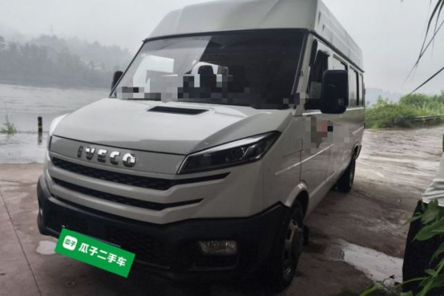 Used Iveco Daily 2023 2.5T A37M1 Long Wheelbase Mid-Roof Dual-Tire Side-Sliding Doors 5-9 Seats