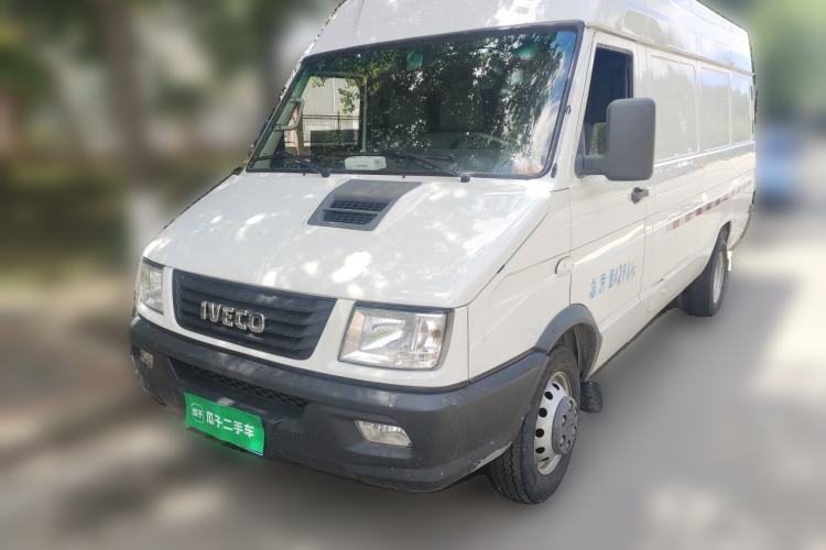Used Iveco Daily 2023 2.5T V40 Van Long Wheelbase Mid-Roof Design Dual Tires Side-Swing Doors 2-3 Seater Guazi used car, China used car export, Used car for sale, Used cars, Cheapest cars for sale