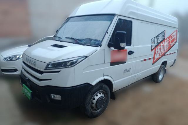 Used Iveco Daily 2023 2.5T V40 Van Long Wheelbase Mid-Roof Design Dual Tires Side-Swing Doors 2-3 Seater