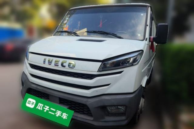 Used Iveco Daily 2023 2.8T V35 Van Short Wheelbase Low Roof Dual Tires Side-Swing Doors 2-3 Seater