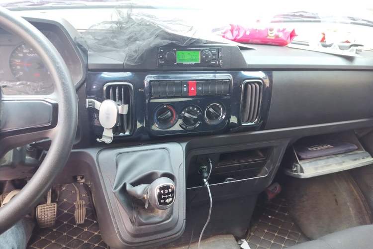 Used Iveco Daily 2023 2.5T A37M1 Long Wheelbase Mid-Height Dual-Tire Side-Sliding Doors 5–9 Seats Audio And AC Panel