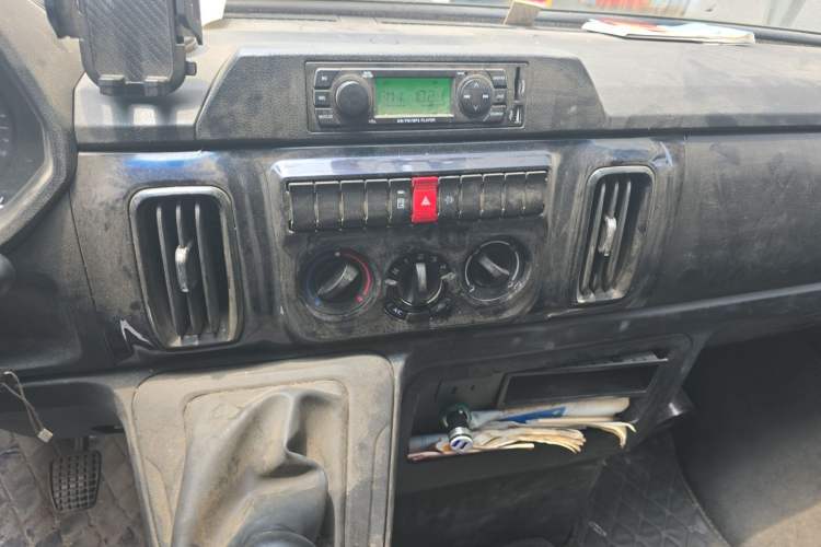 Used Iveco Daily 2023 2.5T A37M1 Long Wheelbase Mid-Roof Dual-Tire Side-Sliding Doors 5-9 Seats Audio And AC Panel