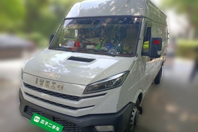 Used Iveco Daily 2023 2.8T V40 Van Long Wheelbase Mid-Roof Dual Tires Manual Doors 2-3 Seater