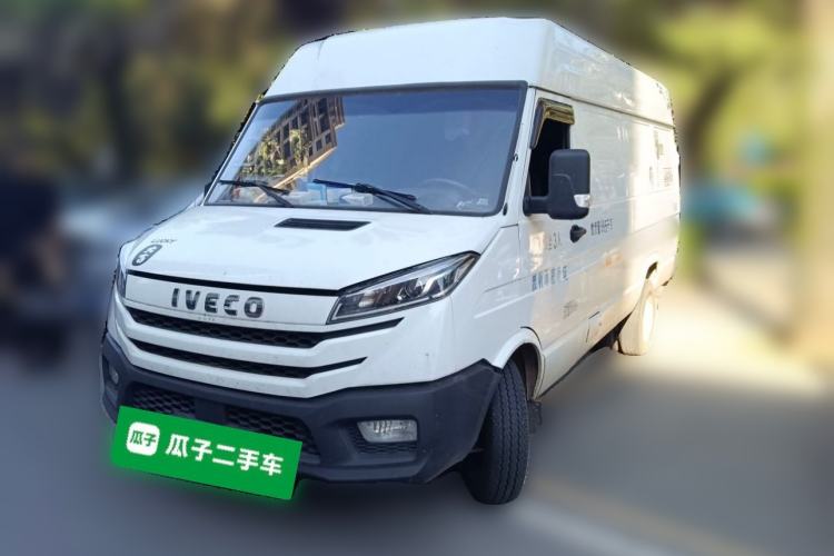 Iveco Daily 2023 2.8T V40 Van Long Wheelbase Mid-Roof Dual Tires Manual Doors 2-3 Seater