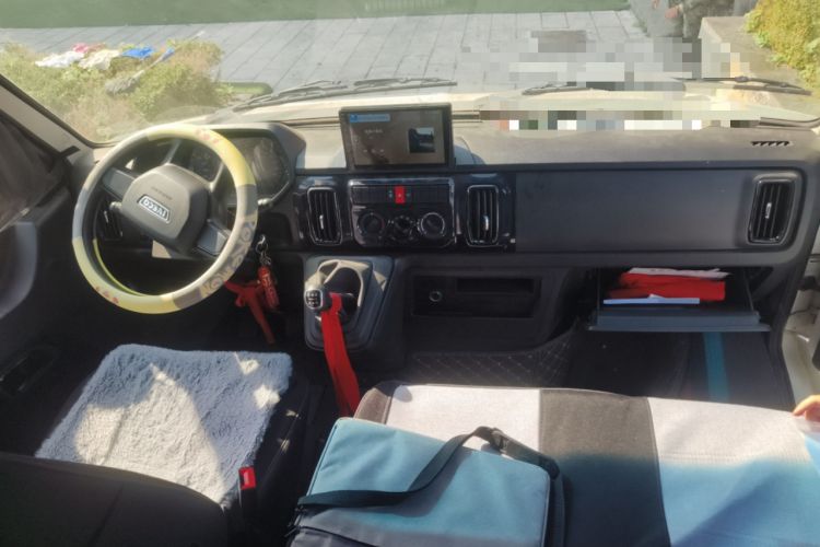 Used Iveco Daily 2023 2.5T A37M1 Long Wheelbase Mid-Roof Dual-Tire Side-Sliding Doors 5-9 Seats Center Console
