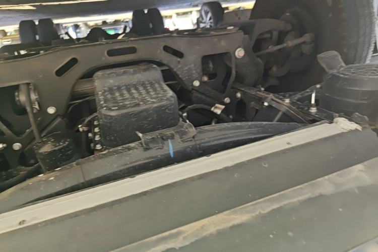 Used Iveco Daily 2023 2.5T A37M1 Long Wheelbase Mid-Roof Dual-Tire Side-Sliding Doors 5-9 Seats Chassis Front