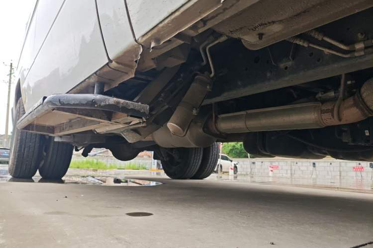 Used Iveco Daily 2023 2.5T A37M1 Multi-Purpose Passenger Vehicle Long Wheelbase Mid-Roof Design Dual Side Sliding Doors Automatic Transmission Chassis Front Right