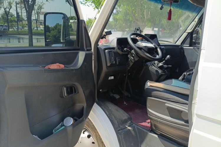 Used Iveco Daily 2023 2.8T V37 Van Long Wheelbase Mid-Roof Dual Tires Manual Doors 2-3 Seater Driver Seat