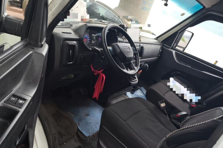 Used Iveco Daily 2023 2.5T A37M1 Long Wheelbase Mid-Roof Dual-Tire Side-Sliding Doors 5-9 Seats Driver Seat