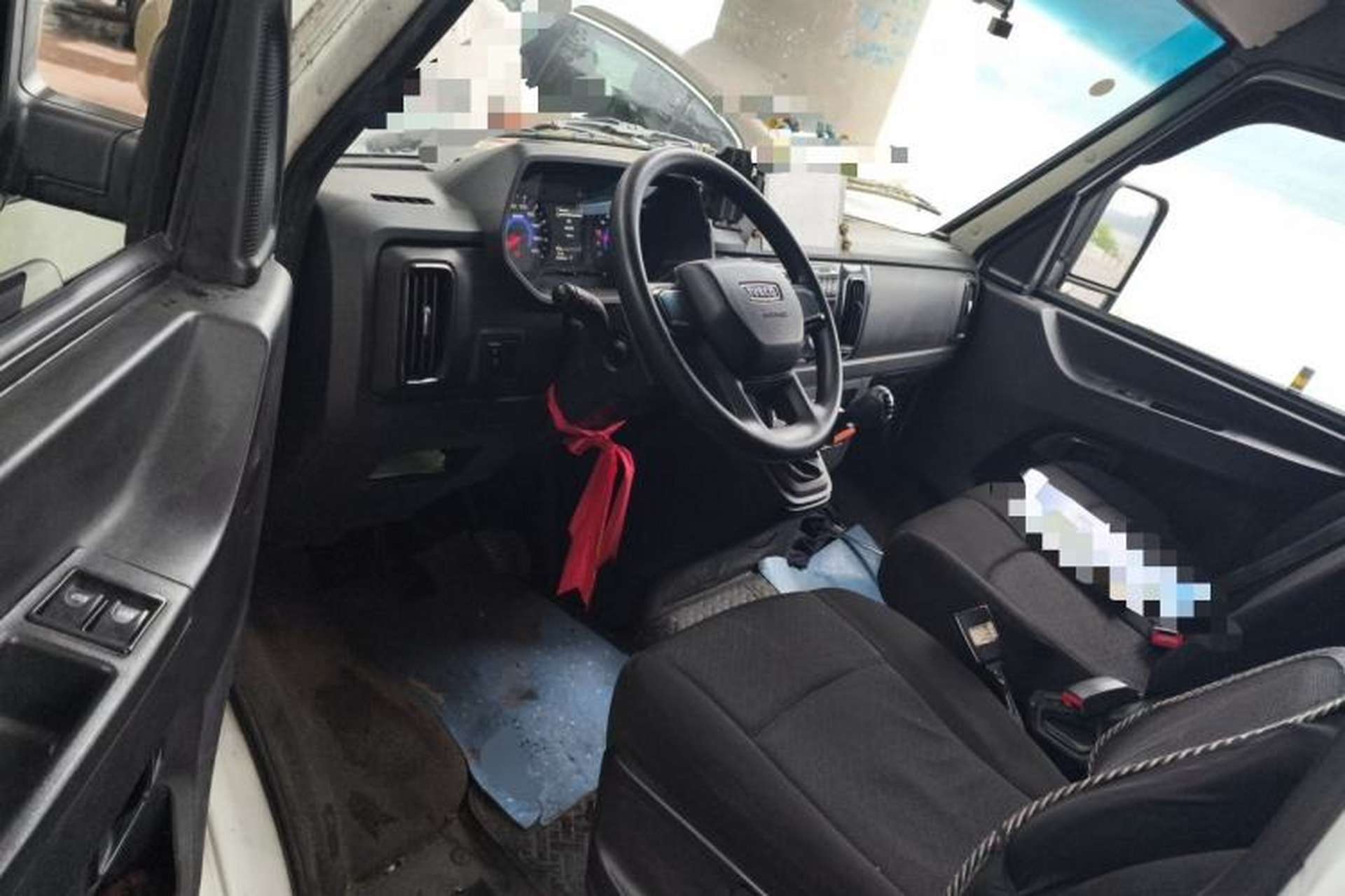Used Iveco Daily 2023 2.5T A37M1 Long Wheelbase Mid-Roof Dual-Tire Side-Sliding Doors 5-9 Seats Driver Seat