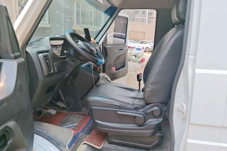Used Iveco Daily 2023 2.5T A35M1 Short Wheelbase Mid-Height Single-Tire Manual Door – 5 to 9 Seats Driver Seat