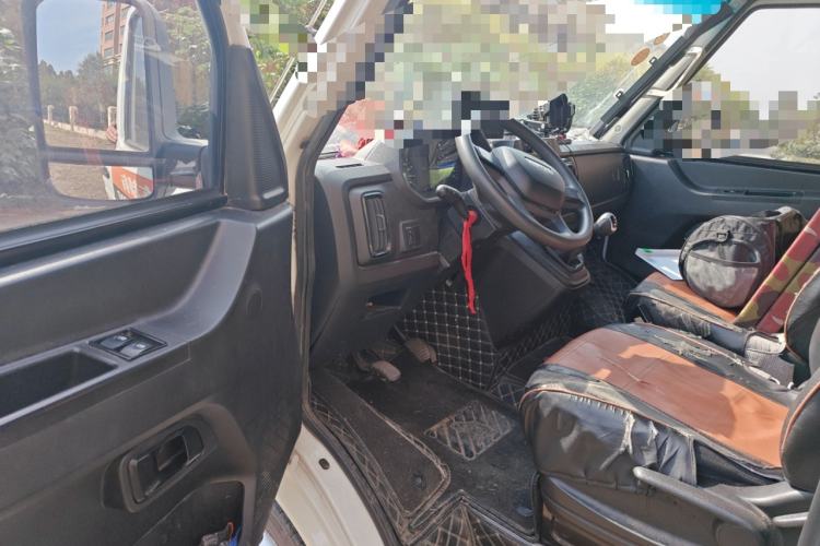 Used Iveco Daily 2023 2.5T V37 Van Long Wheelbase Mid-Roof Design Dual Tires Side-Swing Doors 2-3 Seater Driver Seat