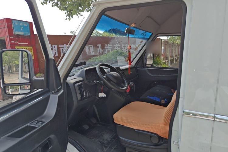 Used Iveco Daily 2023 2.5T A35M1 Short Wheelbase Mid-Height Single-Tire Side-Sliding Door 5–9 Seats Driver Seat