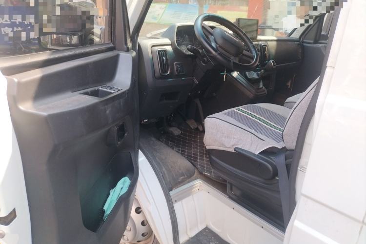 Used Iveco Daily 2023 2.5T V37 Van Long Wheelbase Mid-Roof Design Dual Tires Side-Swing Doors 2-3 Seater Driver Seat
