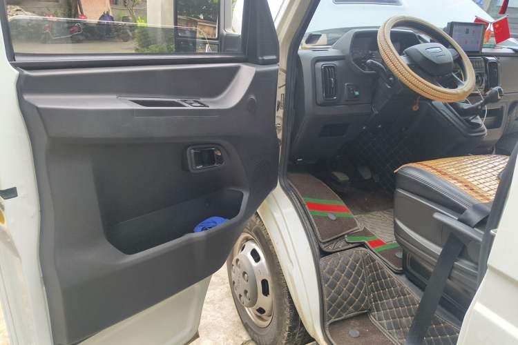 Used Iveco Daily 2023 2.5T A37M1 Long Wheelbase Mid-Height Dual-Tire Manual Door 5-9 Seater Driver Seat