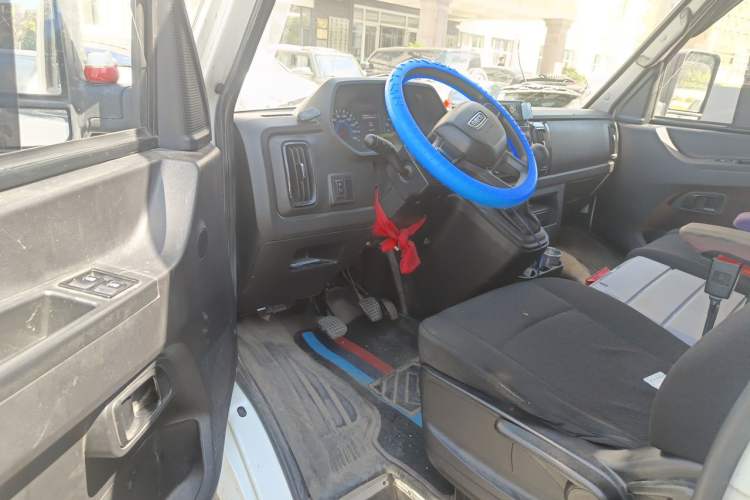 Used Iveco Daily 2023 2.5T A37M1 Long Wheelbase Mid-Roof Dual-Tire Manual-Shift 5-9 Seater Driver Seat