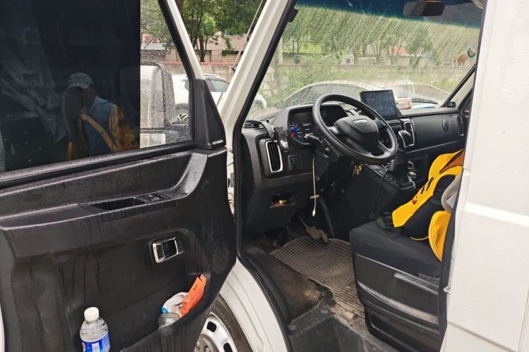 Used Iveco Daily 2023 2.5T A37M1 Multi-Purpose Passenger Vehicle Long Wheelbase Mid-Roof Design Dual Side Sliding Doors Automatic Transmission Driver Seat