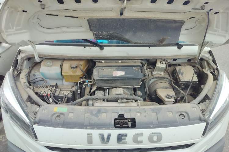 Used Iveco Daily 2023 2.5T A37M1 Long Wheelbase Mid-Height Dual-Tire Side-Sliding Doors 5–9 Seats Engine Bay