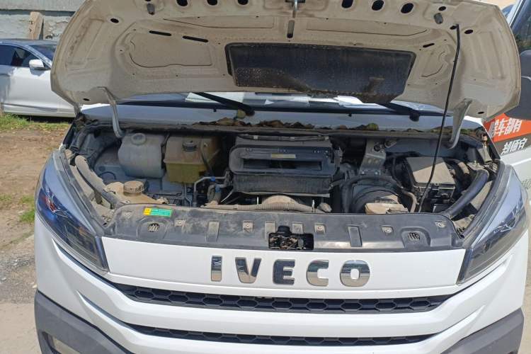 Used Iveco Daily 2023 2.8T V37 Van Long Wheelbase Mid-Roof Dual Tires Manual Doors 2-3 Seater Engine Bay