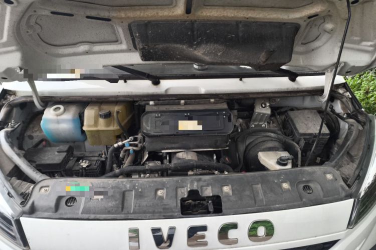 Used Iveco Daily 2023 2.5T A37M1 Long Wheelbase Mid-Roof Dual-Tire Side-Sliding Doors 5-9 Seats Engine Bay