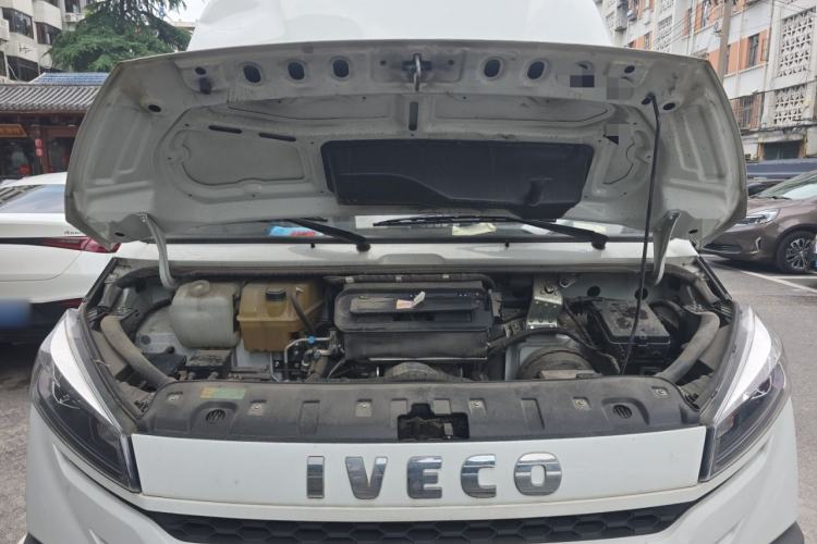 Used Iveco Daily 2023 2.5T A37M1 Long Wheelbase Mid-Roof Dual-Tire Side-Sliding Doors 5-9 Seats Engine Bay