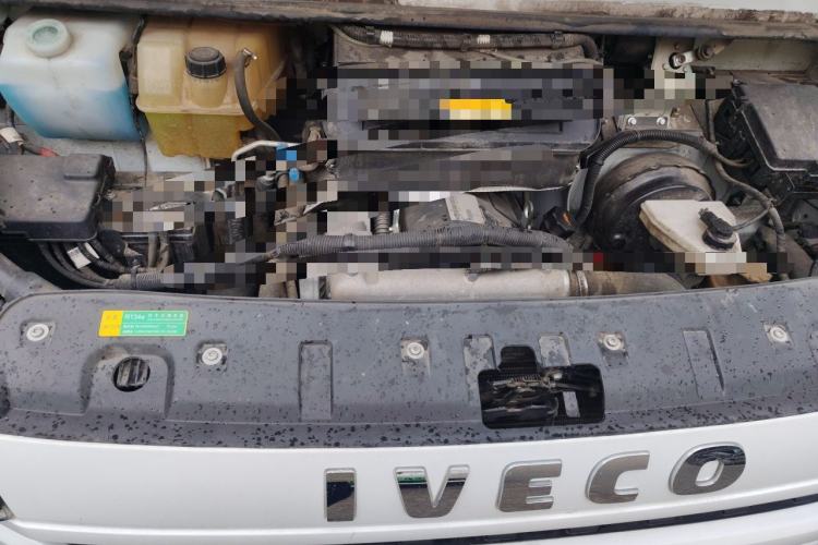 Used Iveco Daily 2023 2.5T A37M1 Long Wheelbase Mid-Roof Dual-Tire Side-Sliding Doors 5-9 Seats Engine Bay