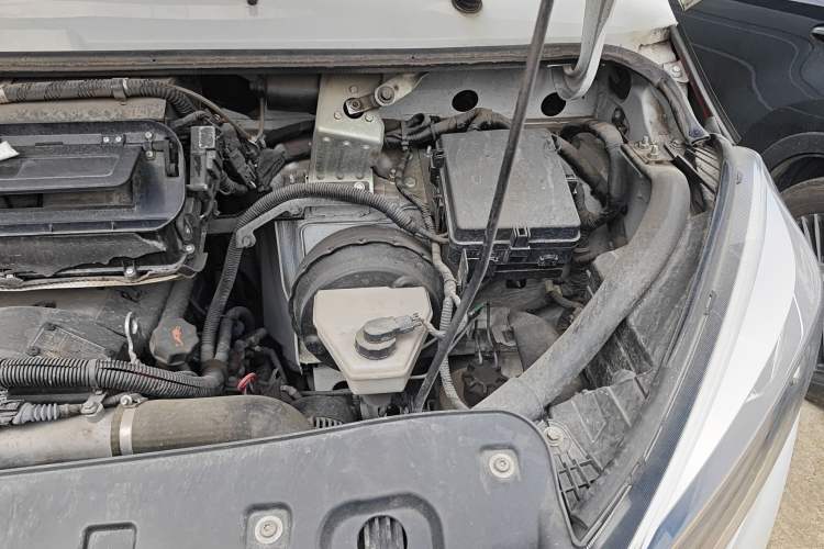 Used Iveco Daily 2023 2.5T A37M1 Long Wheelbase Mid-Roof Dual-Tire Side-Sliding Doors 5-9 Seats Engine Bay Left