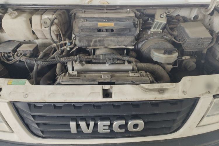 Used Iveco Daily 2023 2.5T A37M1 Long Wheelbase Mid-Height Dual-Tire Side-Sliding Doors 5–9 Seats Engine Bay