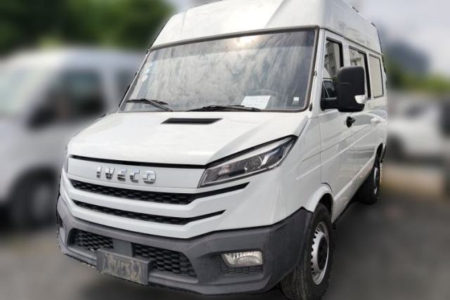 Used Iveco Daily 2023 2.5T A35M1 Short Wheelbase Low-Roof Single-Tire Side-Sliding Door 5-9 Seats