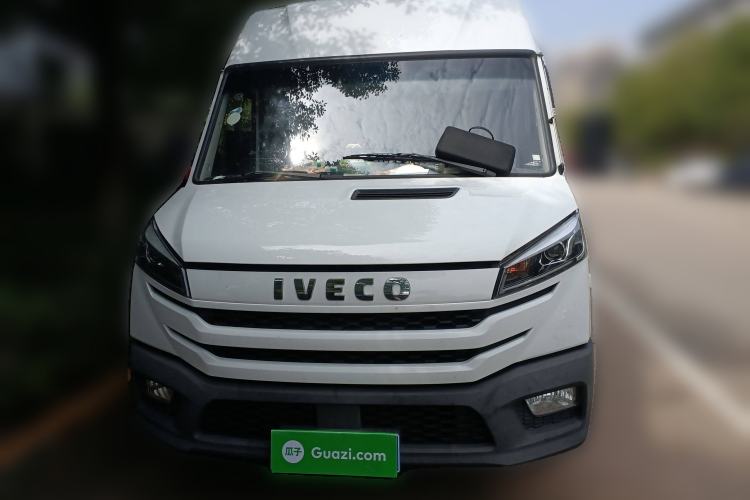 Used Iveco Daily 2023 2.5T A37M1 Long Wheelbase Mid-Roof Dual-Tire Side-Sliding Doors 5-9 Seats Exterior 1