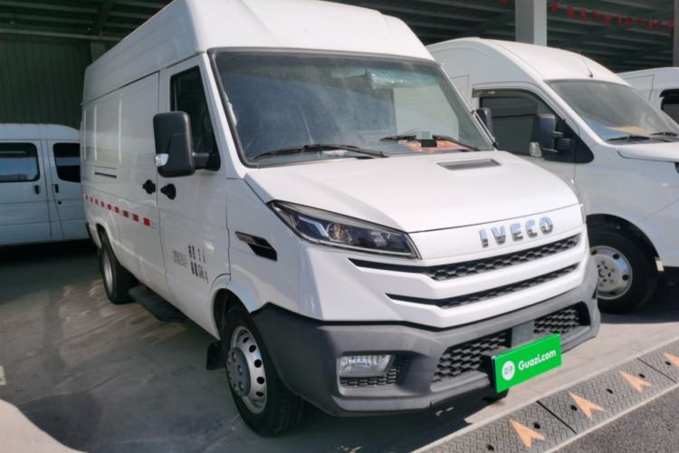 Used Iveco Daily 2023 2.8T V37 Van Long Wheelbase Mid-Roof Dual Tires Manual Doors 2-3 Seater Exterior 1