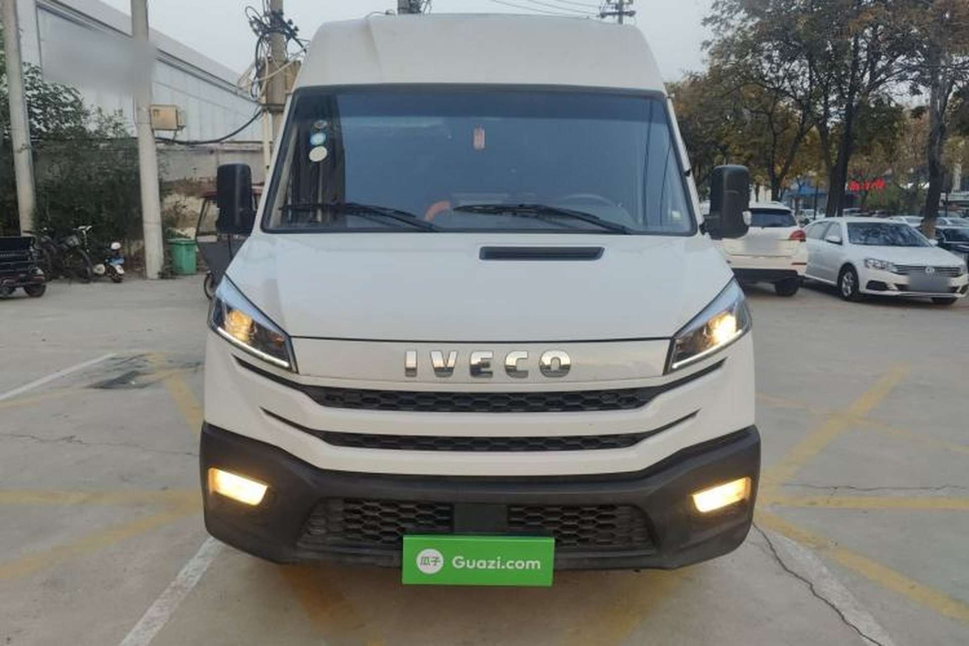 Used Iveco Daily 2023 2.5T A37M1 Long Wheelbase Mid-Roof Dual-Tire Side-Sliding Doors 5-9 Seats Exterior 1