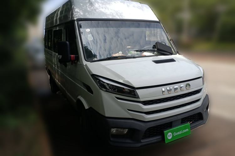 Used Iveco Daily 2023 2.5T A37M1 Long Wheelbase Mid-Roof Dual-Tire Side-Sliding Doors 5-9 Seats Exterior 2