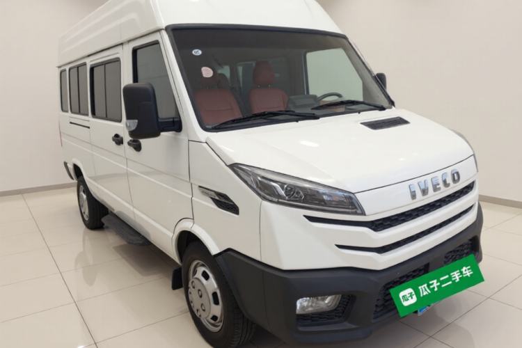 Used Iveco Daily 2023 2.5T A37M1 Long Wheelbase Mid-Roof Dual-Tire Side-Sliding Doors 5-9 Seats Exterior 2