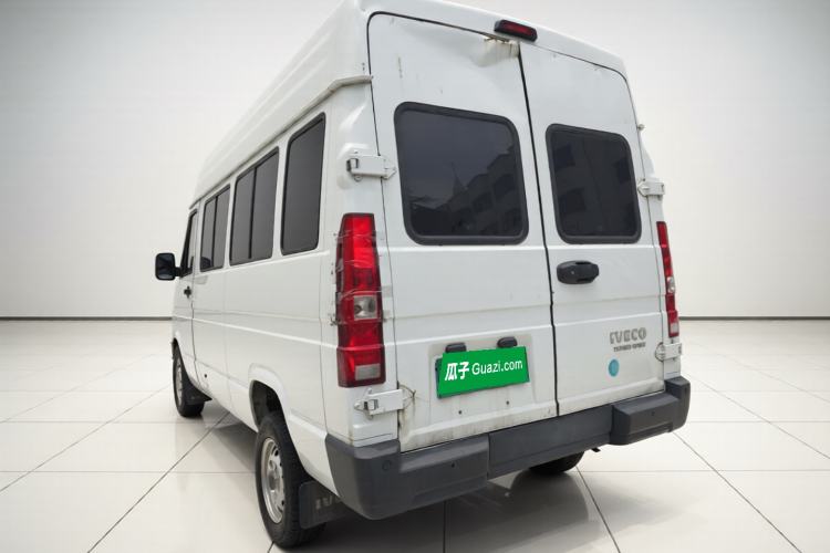 Used Iveco Daily 2023 2.5T A37M1 Long Wheelbase Mid-Roof Dual-Tire Side-Sliding Doors 5-9 Seats Exterior 3