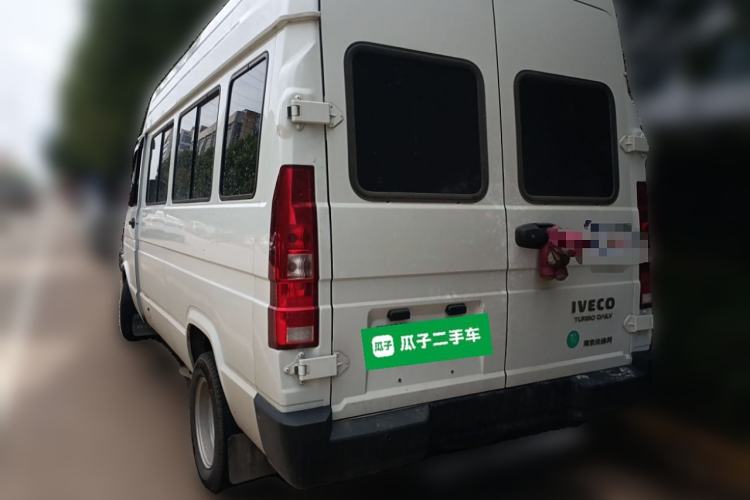 Used Iveco Daily 2023 2.5T A37M1 Long Wheelbase Mid-Roof Dual-Tire Side-Sliding Doors 5-9 Seats Exterior 3