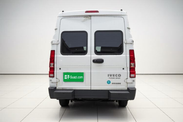 Used Iveco Daily 2023 2.5T A37M1 Long Wheelbase Mid-Roof Dual-Tire Side-Sliding Doors 5-9 Seats Exterior 4