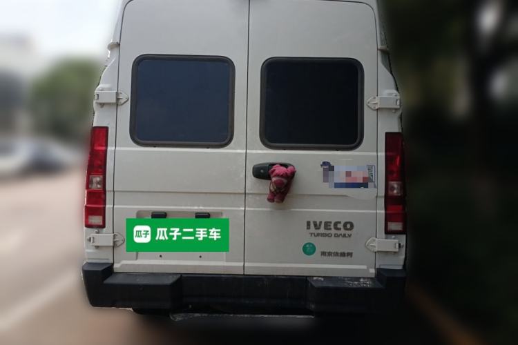 Used Iveco Daily 2023 2.5T A37M1 Long Wheelbase Mid-Roof Dual-Tire Side-Sliding Doors 5-9 Seats Exterior 4