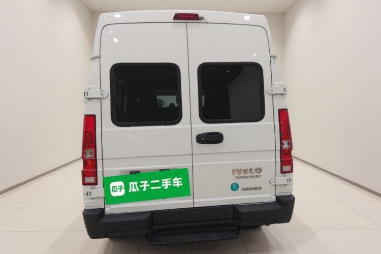 Used Iveco Daily 2023 2.5T A37M1 Long Wheelbase Mid-Roof Dual-Tire Side-Sliding Doors 5-9 Seats Exterior 4