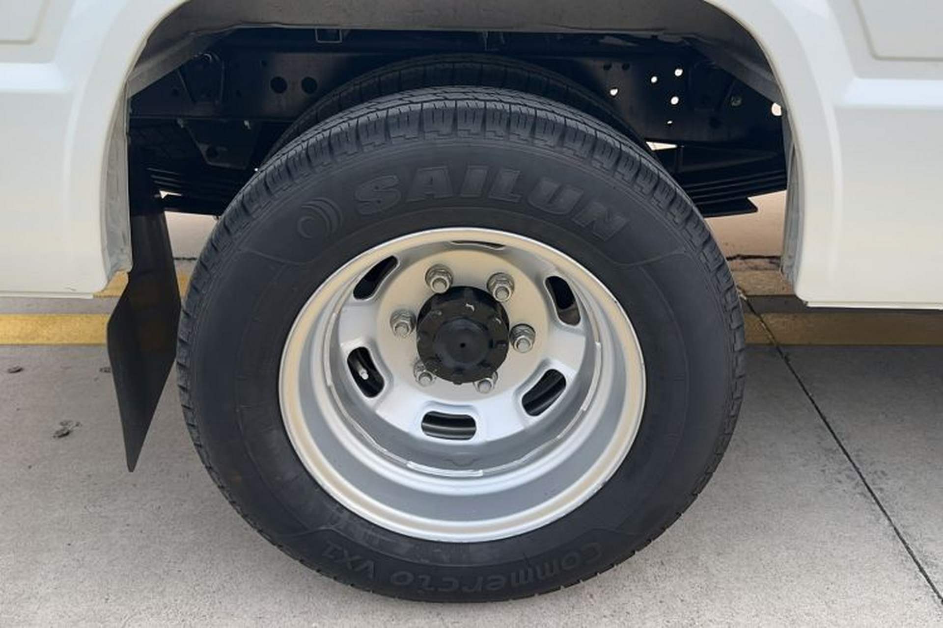 Used Iveco Daily 2023 2.5T A37M1 Multi-Purpose Passenger Vehicle Long Wheelbase Mid-Roof Dual Tires Manual Transmission Automatic Gearbox Exterior 5