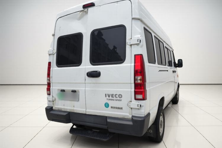Used Iveco Daily 2023 2.5T A37M1 Long Wheelbase Mid-Roof Dual-Tire Side-Sliding Doors 5-9 Seats Exterior 5