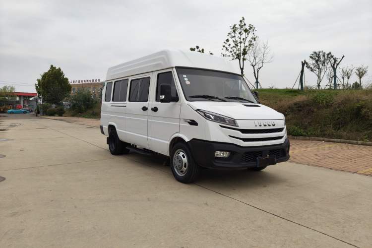 Used Iveco Daily 2023 2.5T A37M1 Long Wheelbase Mid-Roof Dual-Tire Side-Sliding Doors 5-9 Seats Exterior 5
