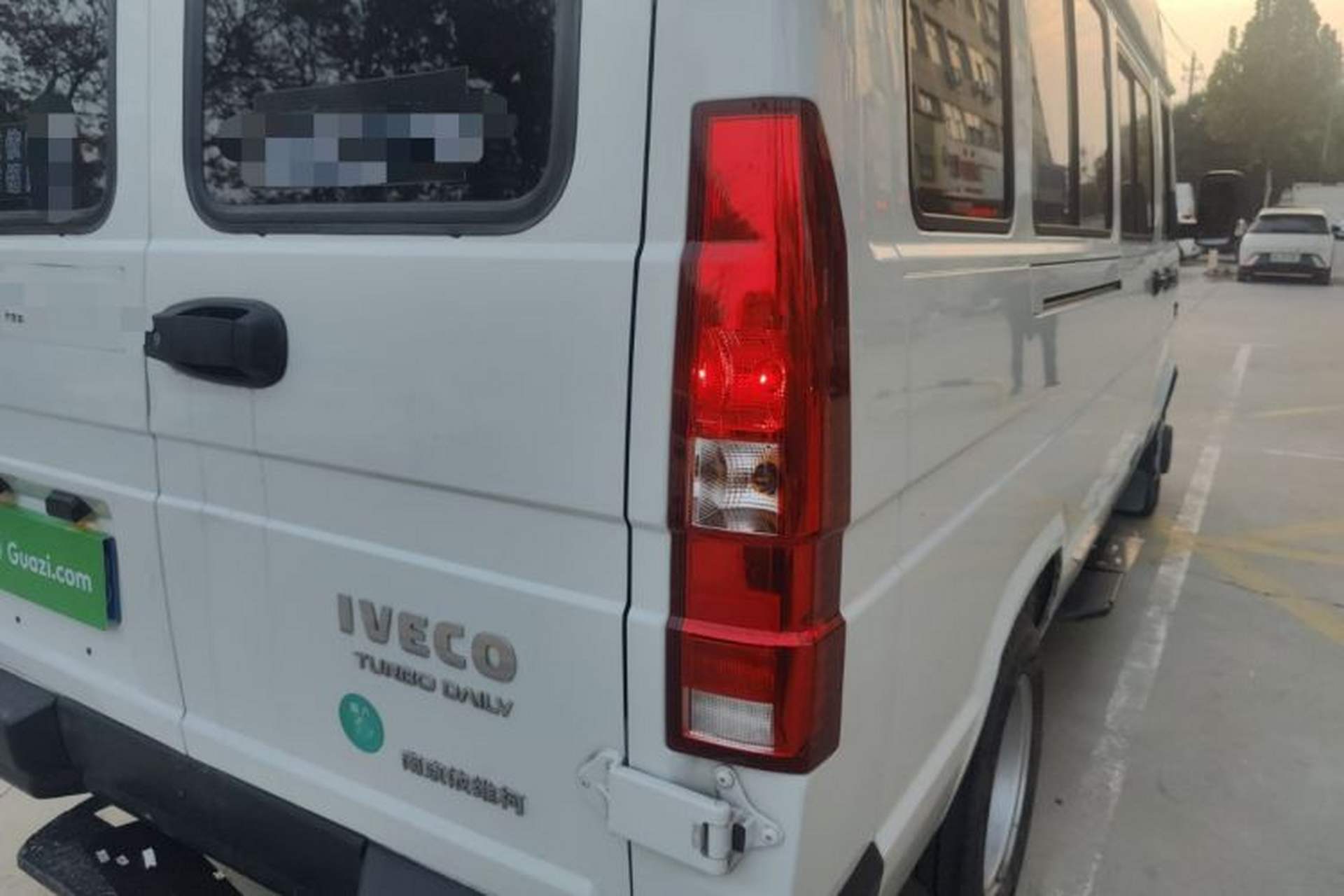Used Iveco Daily 2023 2.5T A37M1 Long Wheelbase Mid-Roof Dual-Tire Side-Sliding Doors 5-9 Seats Exterior 6