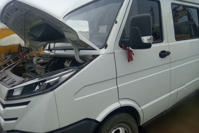 Used Iveco Daily 2023 2.5T A37M1 Long Wheelbase Mid-Roof Dual-Tire Side-Sliding Doors 5-9 Seats